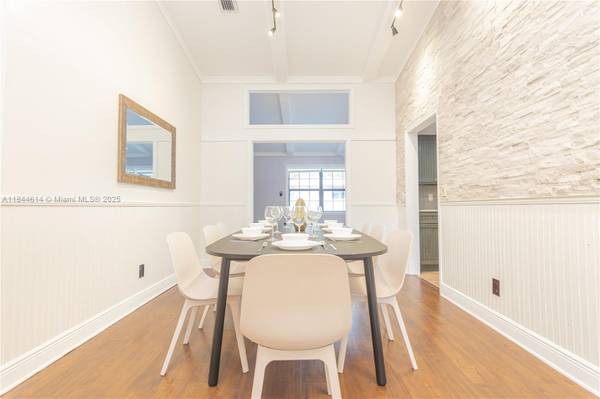 $699,000 / 3br - Hermosa casa unifamiliar de 3/263825139030401123