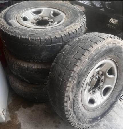 2001 Chevrolet Silverado Wheels/Tires 1