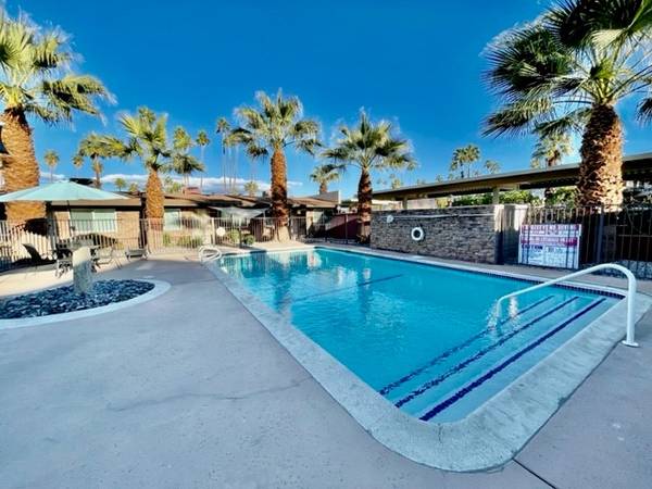 $1,895 / 2br - Reformado - Piscina Impecable - Lavandería en el lugar - Complejo Cerrado - (Palm Desert, Indio, Bermuda Dunes, La Quinta)63668371123073121