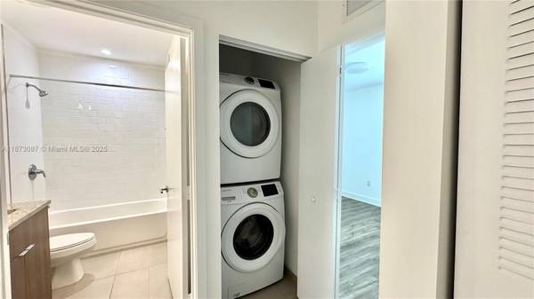 $2,700 / 2br - 1200ft2 - Super Spacious & Super Bright 2bd Townhome! (East of 5th Townhomes- Biscayne Park)64001847297539124