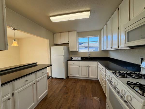$4,795 / 4br - 1200ft2 - Bright and Clean Home for Rent in Fairmont, Pacifica – Move-In Ready (pacifica)64030484291713124