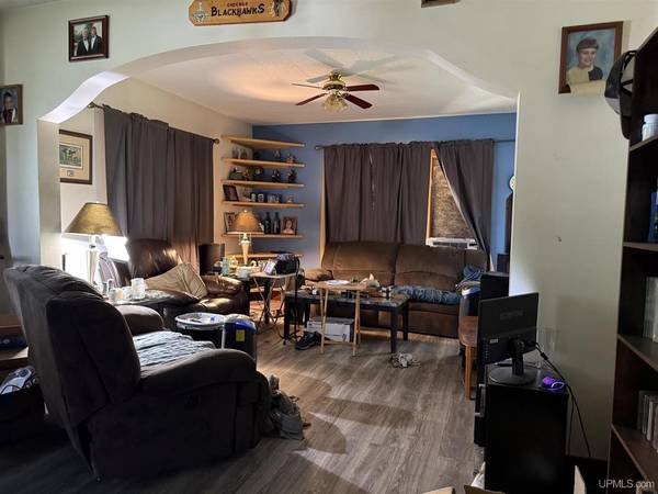$95,000 2 BR, 1 BA Home situated on a corner lot MLS 50180656 (Crystal Falls)64151609064065124