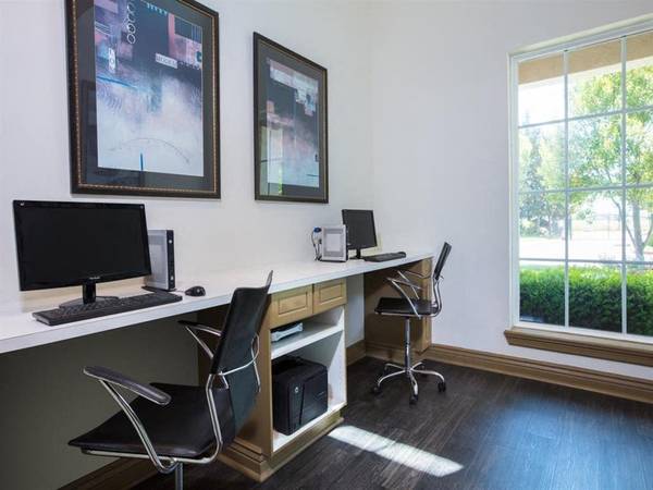 $2,205 / 2br - 1085ft2 - Gimnasio 24 horas, Garajes privados independientes, Pisos de tablones63844735793665122
