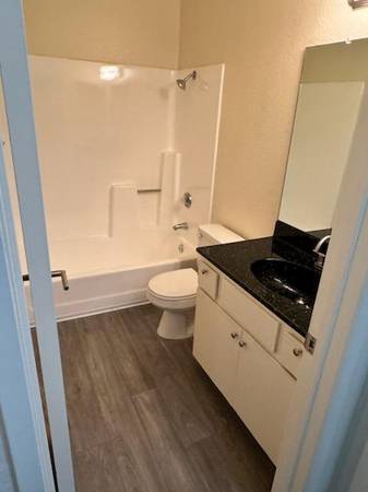 $2,645 / 2br - 920ft2 - Corner unit with Natural sunlight (Vista)63657242912131121