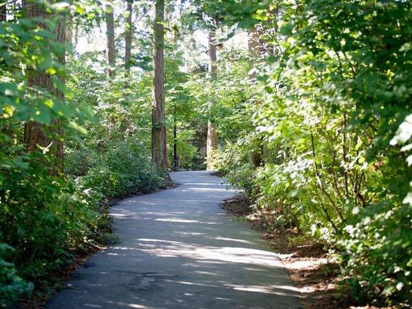 $2,278 / 2br - 1400ft2 - Soaring 9-foot Ceilings, 2 Resort-Inspired Seasonal Pools (Hillsboro)63820909249793122
