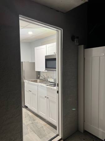 $1,300 / 1br - Efficiency/studio (Lake worth)64002014800258122