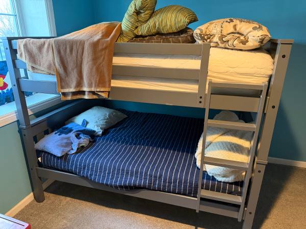 Bunk Beds + 2 mattresses 1