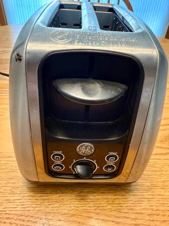 Toaster / Frying Pan / Spatula / Can Opener - $15 (Monona)62937534480771121