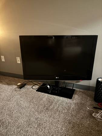 LG TV  with stand 1