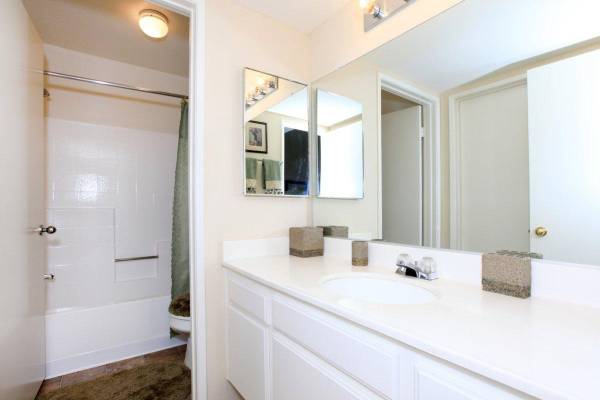 $2,869 / 3br - 1049ft2 - Cable Ready, Large Walk-In Closets, Gas Range Oven (27303 N. Sara St., Los Angeles, CA)63701166384129120