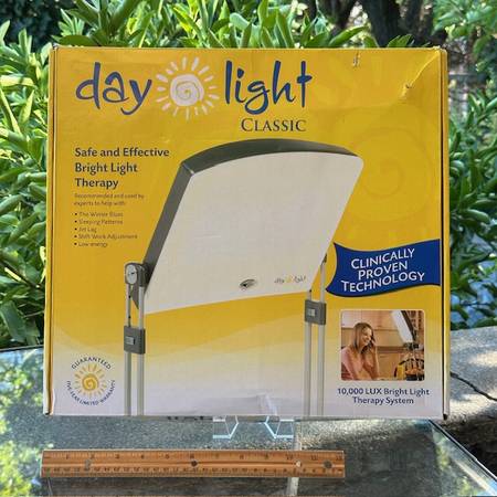Day-Light Classic Bright Light SAD Therapy Lamp by Uplift Technologies 1