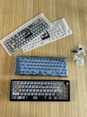 Gentleman 65 Suited Edition mechanical keyboard with extras 1