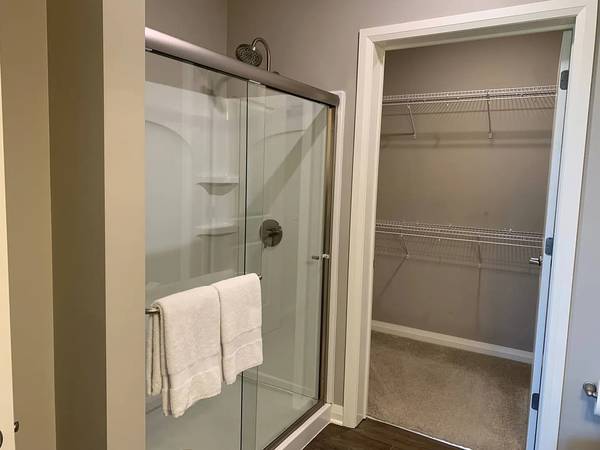 $1,000 / 1br - 800ft2 - Apartment Features: Fully furnished-Spacious-Whole Private 1bed/ Bath. (Chicago)64201217706243122