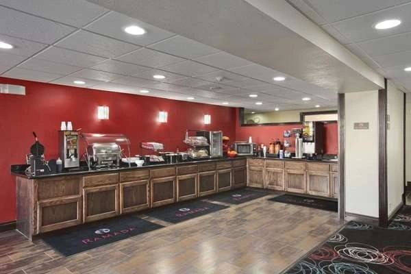 $369 / 1br - Sky Tree pool/ hot tub, Mini-fridge and microwave with free breakfast (8175 E Skelly Dr, Tulsa, OK)63806171625219124