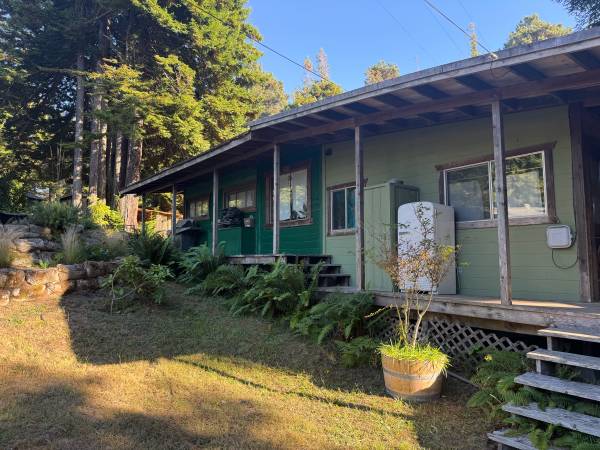 $2,490 / 2br - 2200ft2 - Huge two bedroom house + hot tub on five acres of redwoods - Sublet (Fort Bragg)64000750069378120