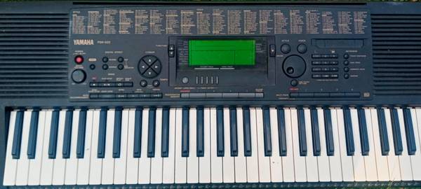 Yamaha PSR-520 electronic keyboard with various functions and styles. 1