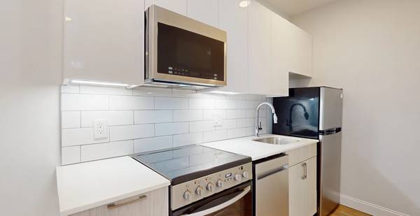 $2,750 / 1br - Fenway 1 Bed w/ Private Patio + In-Unit Laundry – $2,750 (Boston)63996834310787122