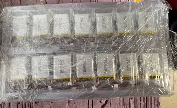 200+ 3.7v 1000mAh Batteries 1