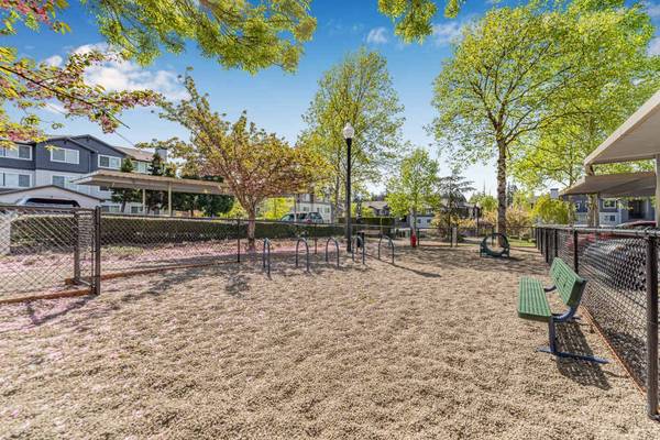 $1,756 / 1br - 694ft2 - Onsite Management, Detached Garages Available, 1/bd 1/ba (11785 NW Timberview Ln, Portland, OR)63914854978818123