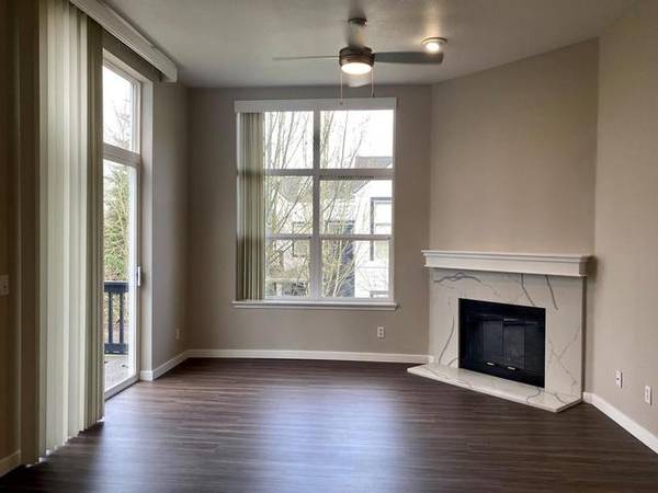 $3,515 / 2br - 1187ft2 - Wood-Style Floors, Stainless Steel Appliances, Package Acceptance (Redmond)63884894451329124