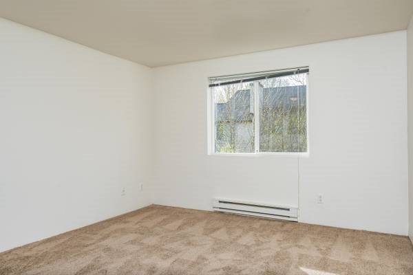 $2,484 / 3br - 1265ft2 - Cats and Dogs Welcome! We are Pet Friendly! 3 BD / 2 BA (Tigard - Fanno Creek Park)63831608535299124