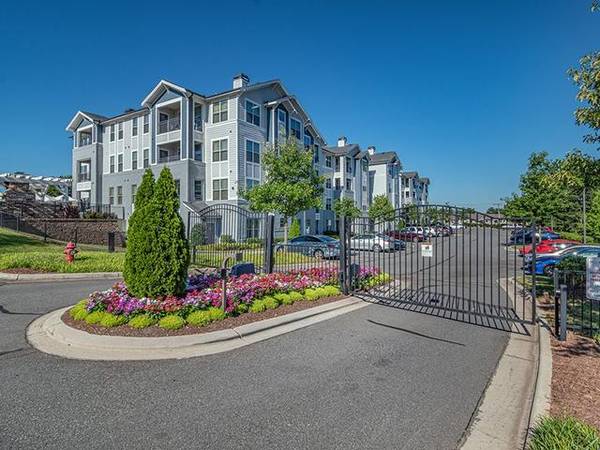 $1,700 / 3br - 1410ft2 - Washer & Dryer in Unit, Fully-Equipped 24 Hour Fitness Center63685998197763123