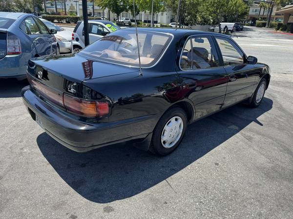 1994 TOYOA CAMRY LE. CLEAN TITLE, PASS SMOG, GAS SAVER! LOW MILES! - $3,999 (san mateo)63624145924611122