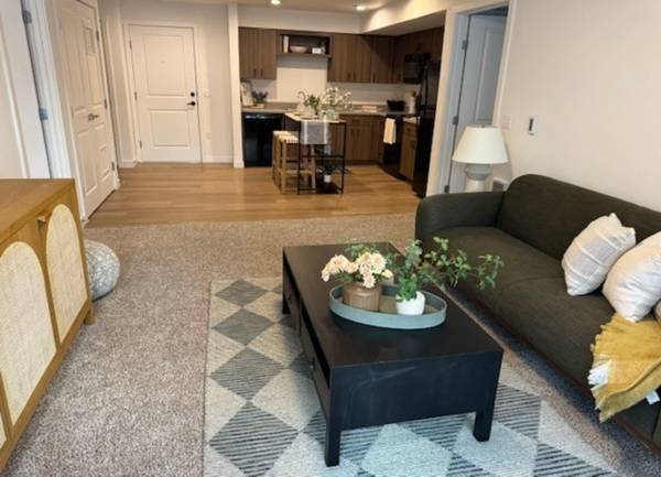 $1,724 / 1 hab. - 889 pies² - Cafetería con Internet, Fogata, Sala de Medios (4015 133rd St SE, Mill Creek, WA)63814711385347124