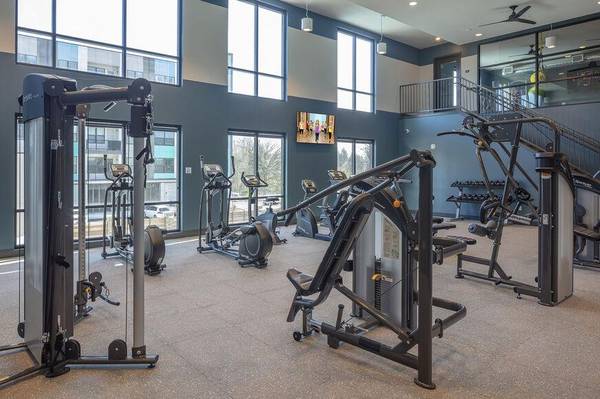$2,135 / 2br - 1188ft2 - Year-Round Saltwater Pool & Spa, Rooftop Deck (Tigard Or)63999456638211122