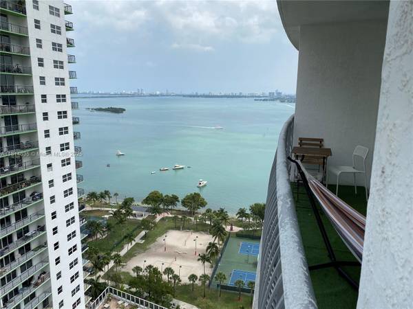 $2,600 / 1br - 825ft2 - 26th Floor 1bd with Stunning Bay Views! (Opera- Edgewater)64001848141953122