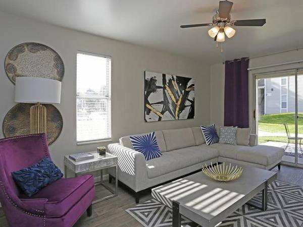 $1,275 / 1br - 780ft2 - Gorgeous 1 BR/1 BA with Wood Burning Fireplace & Renovated Interio (Taylorsville)63674209474563123