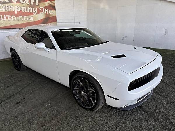 2017 Dodge Challenger R/T Hemi - $19477.0063470596389379124