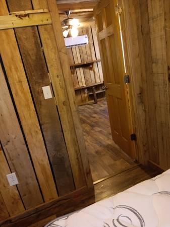 $1,295 / 1br - 600ft2 - Seek professional individual to rent Rural Cabin (FRANKLIN, NC)64029203215106124