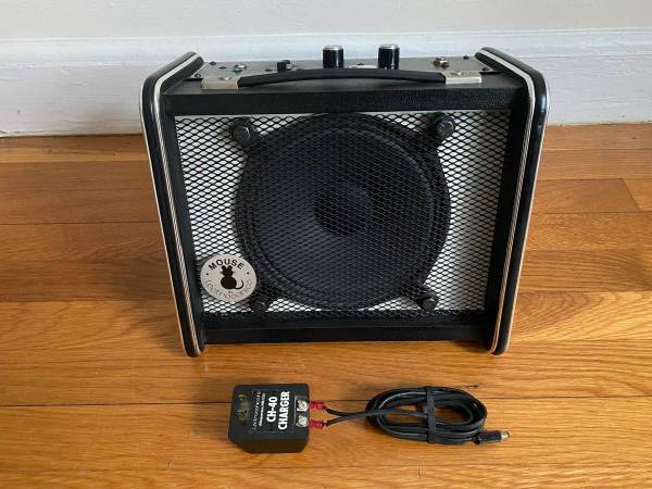 Lectrosonics Mouse Portable Guitar & Vocal Amp for Street Performers 1