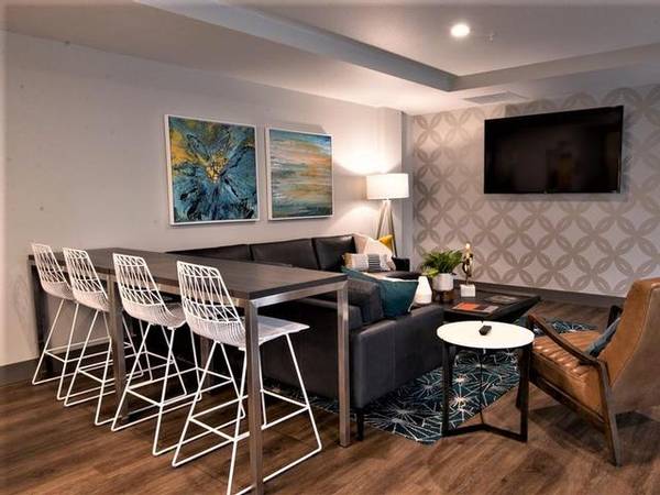 $1,950 / 1br - 776ft2 - 24 Hour Fitness Center, Garage Parking, Pet Park (Renton)63884887942147123