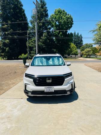 2025 HONDA PILOT TOURING 4x4 Like New! - $44,000 (Modesto)63470781820547122