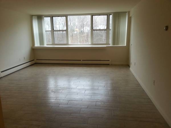 $1,395 / 1br - Hamden💜Immaculate! INCL HEAT+HW! Balcony, Parking, Laundry (1732 Dixwell Ave, Hamden)64010164686083123