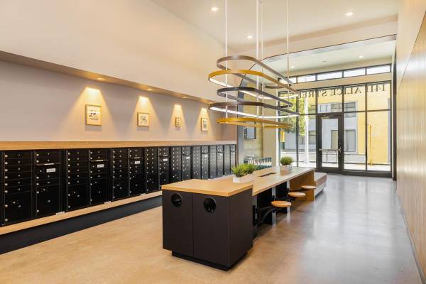 $2,015 / 1br - 604ft2 - 1 BR ,1 BA apartment near 12th St BART in Downtown Oakland (oakland downtown)63797037422337121
