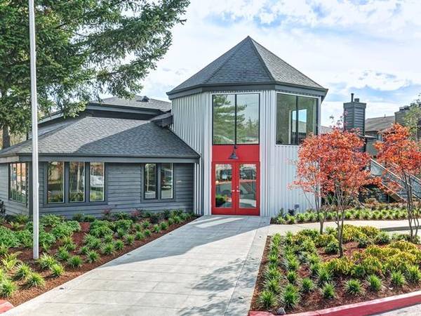 $1,708 / 2br - 800ft2 - Tour Today, Pet-centric Community, 4 blocks from I-5 (South Everett)63885127057025121