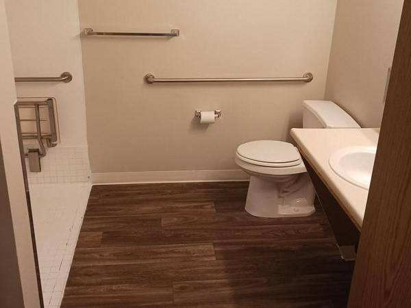 $1,313 / 1br - 555ft2 - Utilities included, Abundant windows for added light Featured amenity (Olympia)63850637788419123