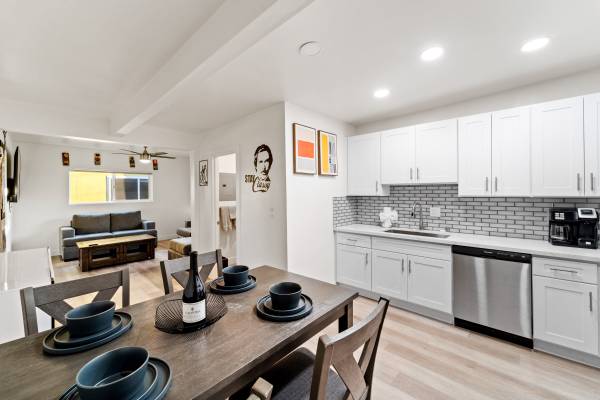 $3,950 / 2br - 1000ft2 - Killer 2BR with private rooftop deck in heart of North Park (30th and University)63775697960451122