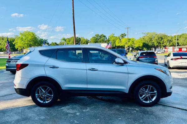 17 Hyundai Santa Fe Low Mileage/Great for Family road trips - $11,990 (Kemah/Clear lake/League city/Houston)63622178086531121