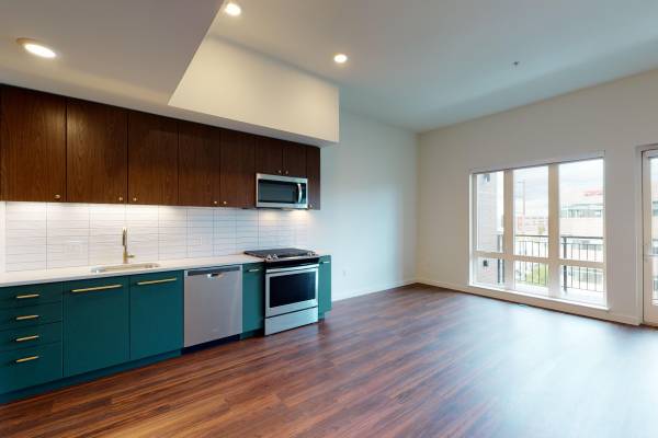 $1,977 / 537ft2 - Top Floor, West Facing Studio for Rent! (Portland)63999455365634120