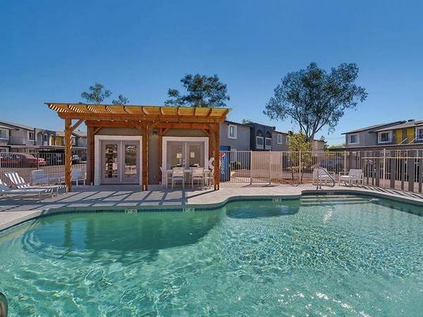 $1,325 / 2br - 980ft2 - Balcony/Patio, On Site Management, Window Covering, Air Conditioning (North Phoenix)64024999331842120