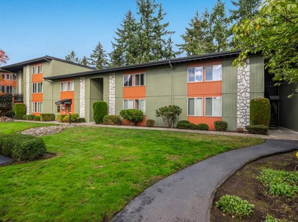 $1,595 / 2br - Access to MAX Line & Other Transport + Two Bedroom in Secluded Area (Milwaukie Heights)63914740469891122