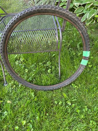 Neumático para bicicleta 24 x 1.75 - $10 (Bay View)63471071953153121