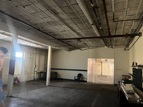$3,300 / 8800ft2 - Industrial Space for Lease (Grand Rapids)64180500967042124