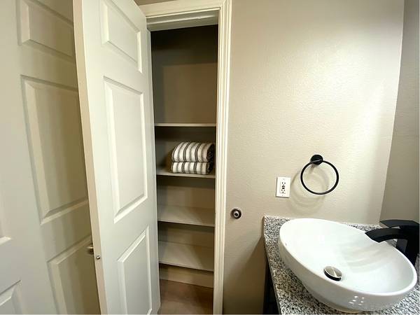 $2,350 / 1br - 945ft2 - Apartamento de una habitación con despacho o oficina en casa, Roseville, CA (área de Roseville Galleria)64043495613825123