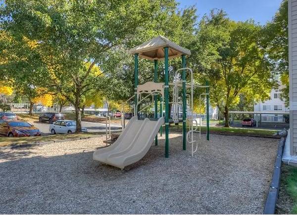 $1,858 / 2br - 922ft2 - One & Two BR Available, Near Sunset Highway 26, Garage Parking (Bethany)63672582624643121