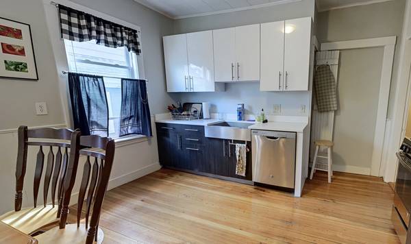 $995 / 5br - Room for Rent | 23 Granite Street Unit 3 | Available Now (Somerville)63828265082115121
